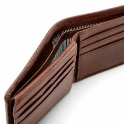 Lucleon Portefeuille en cuir brun havane à deux volets California -Portefeuilles Soldes 1 6.8dbf71ab52b3c7a3fcfe6e504b9d3089 1 scaled