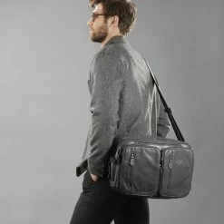 Delton Bags Sac en cuir noir Delton 3 en 1 11 Delton Bags Sac en cuir noir Delton 3 en 1 -Portefeuilles Soldes rst megashoot bags 8299 1bl scaled