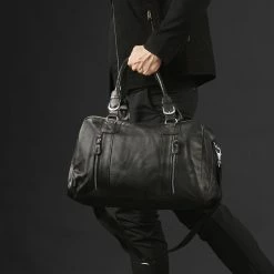 Delton Bags Sac de sport/weekend en cuir noir Matan 9 Delton Bags Sac de sport/weekend en cuir noir Matan -Portefeuilles Soldes rst megashoot bags 9264 1 scaled