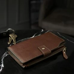 Collin Rowe Portefeuille RFID en cuir marron vintage -Portefeuilles Soldes rst megashoot wall 1 12553 scaled