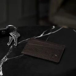 Lucleon Mini porte-cartes Montréal en cuir marron RFID -Portefeuilles Soldes rst megashoot wall 1 14021 scaled