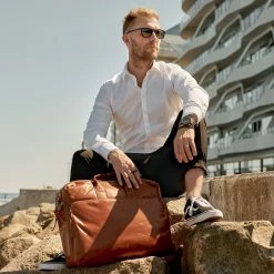 Lucleon Grand sac à bandoulière marron clair Jasper -Portefeuilles Soldes square 00 1