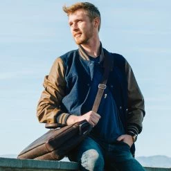 Lucleon Sac pour ordinateur portable Montreal en cuir marron foncé -Portefeuilles Soldes square 1 25